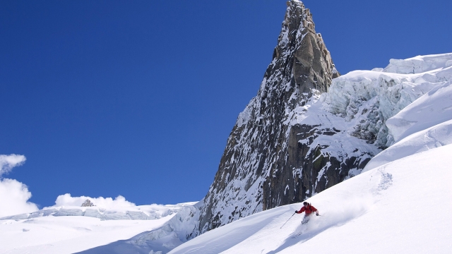 圆管钢结构片装组合式围网的运动器材解决方案